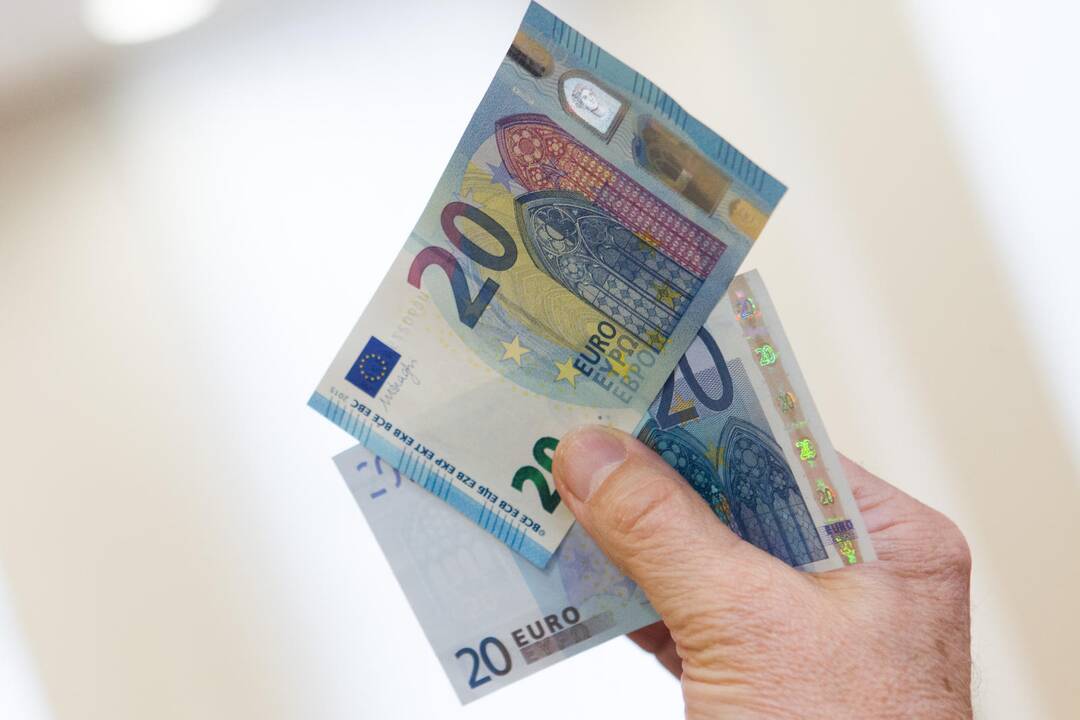 Socialinėmis darbuotojomis apsimetusios moterys pavogė 10 tūkst. eurų