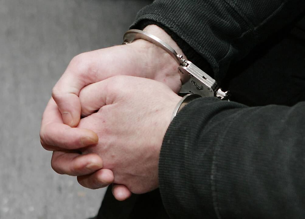 Pareigūnai sulaikė namus niokoti pradėjusį nepilnametį