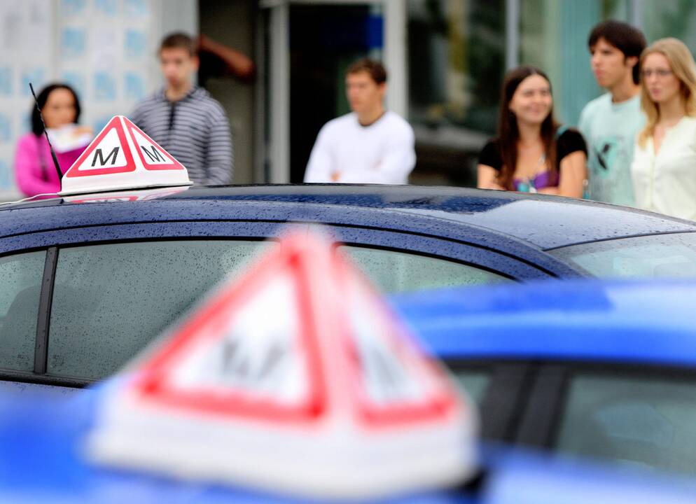 Eksperimentas: vairavimo egzaminas po dešimties metų praktikos