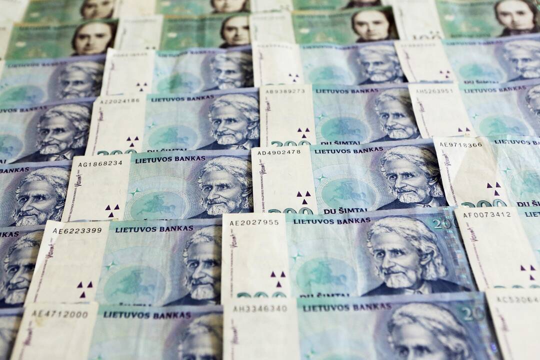 Ekonominių nusikaltimų tyrėjai atskleidė banko darbuotojos ir sukčių sąmokslą