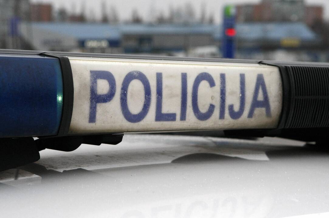 Kaune anūkas kardu grasino nužudyti senelį, vyras – nušauti buvusią mylimąją