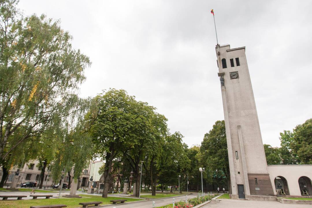 Kariliono varpai neskambės, nes trukdo studentams?