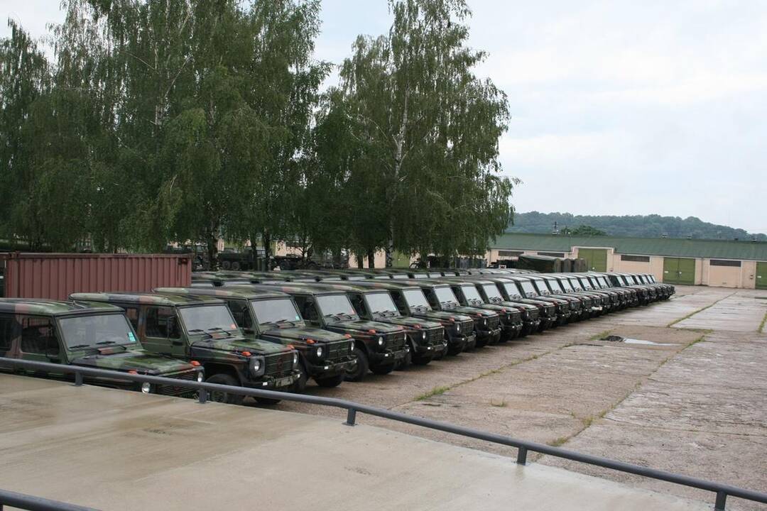 Į Lietuvą iš Nyderlandų rieda karinė technika