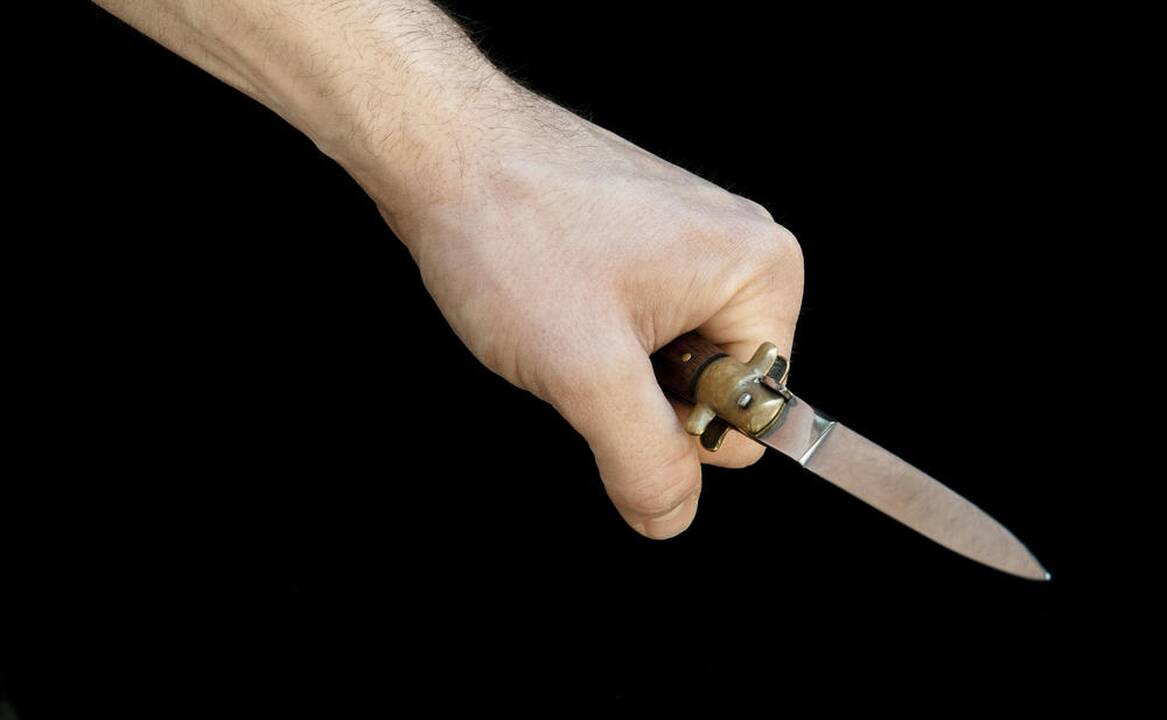 Susipykęs su artimaisiais, susižalojo jaunuolis