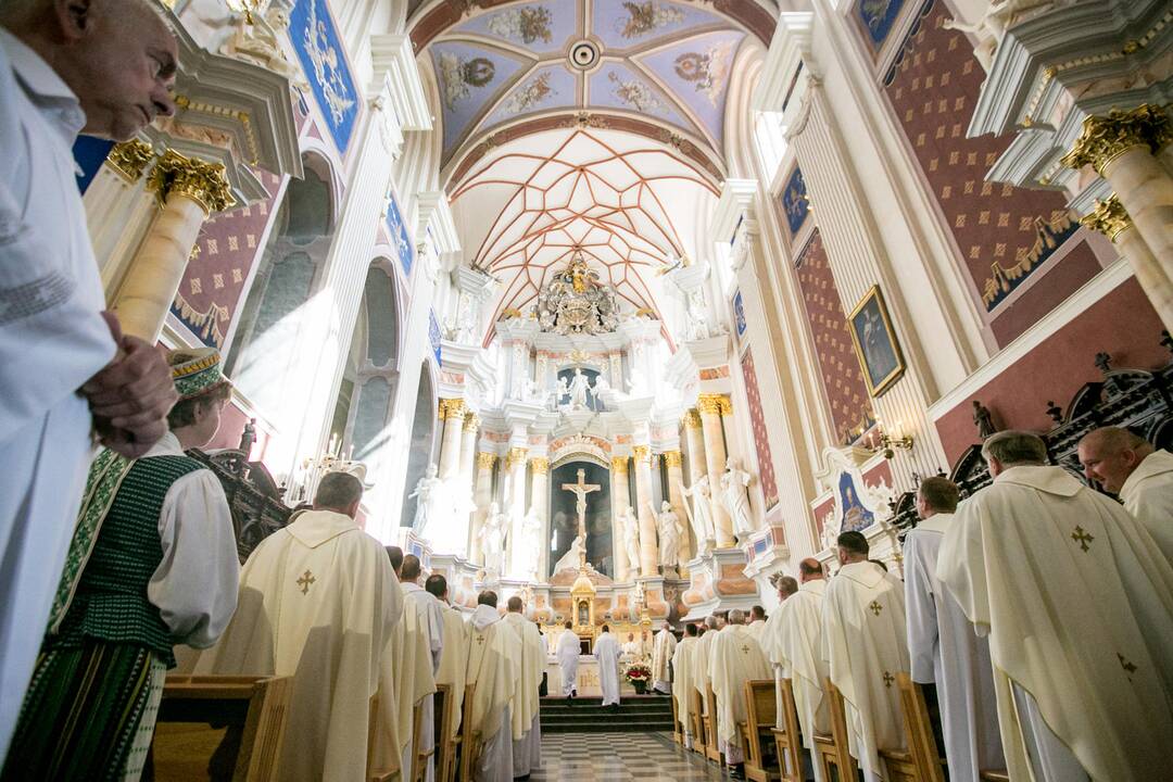 Įšventintas naujas vyskupas A. Jurevičius