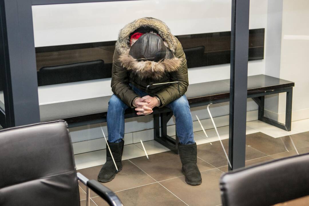 Skandalingasis M. Mažeika vėl atvežtas į teismą
