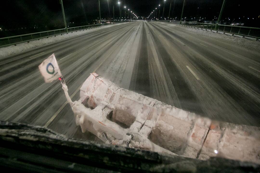 Kaip vyksta naktinis Kauno kelių valymas