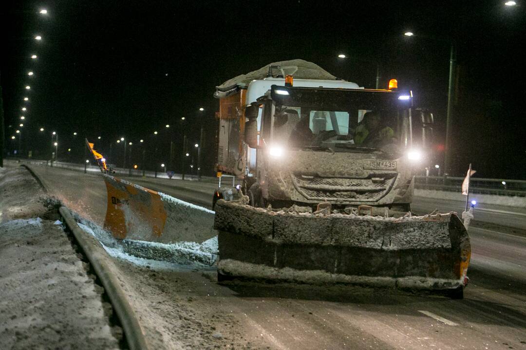 Kaip vyksta naktinis Kauno kelių valymas