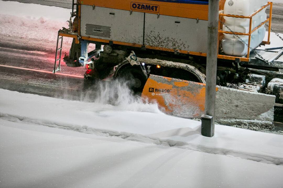 Kaip vyksta naktinis Kauno kelių valymas