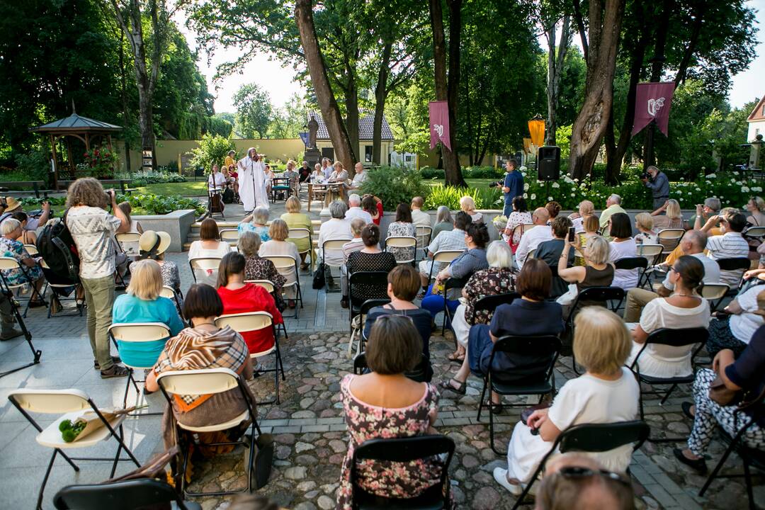 Pagerbta „Poezijos pavasario“ laureatė D.Zelčiūtė