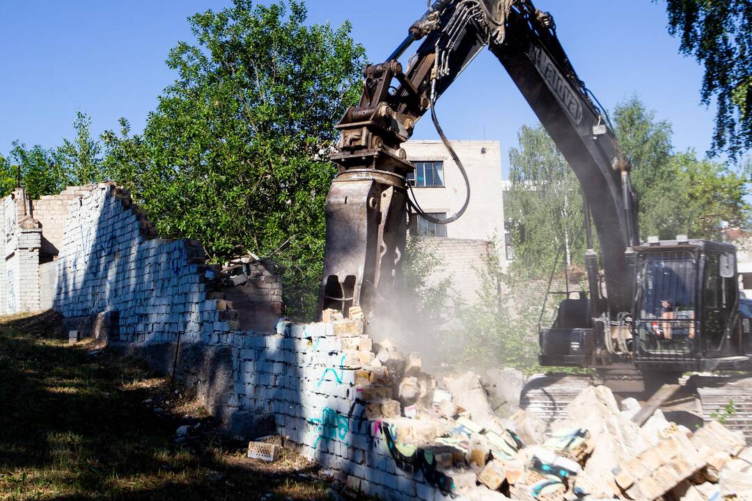 Vilniuje pradėtas griauti pastatų kompleksas