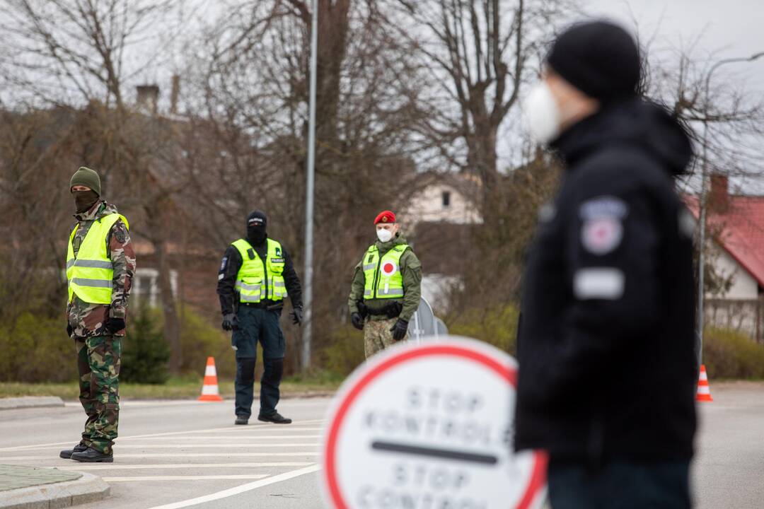 Su koronavirusu kovojančių pareigūnų priedams – 2,8 mln. eurų