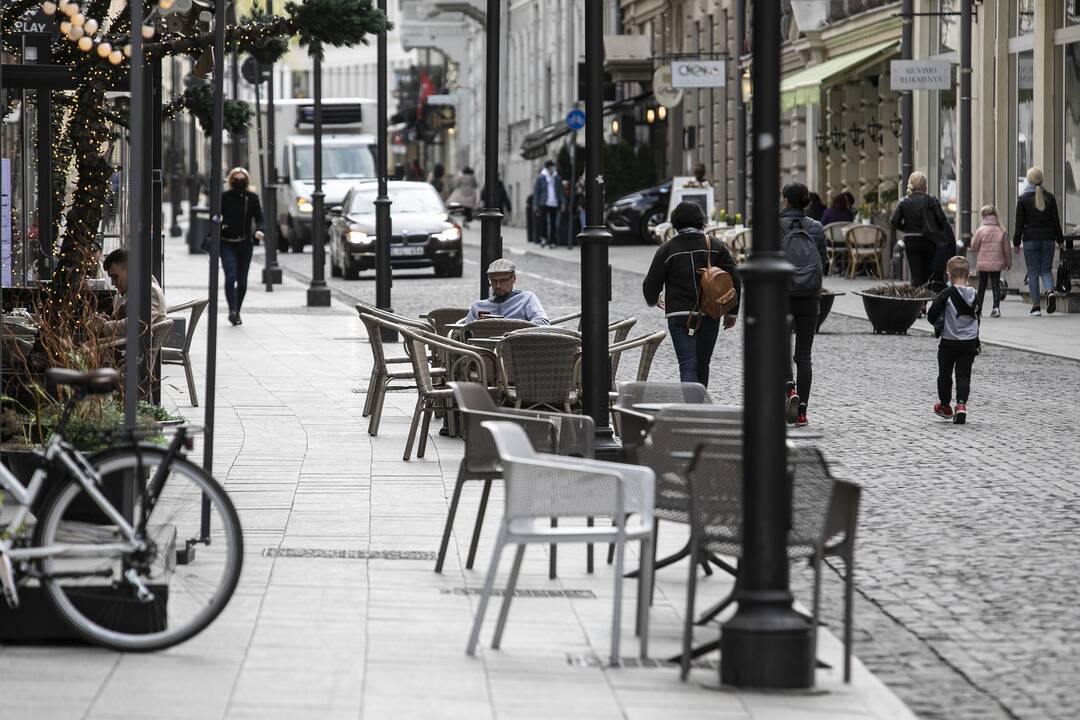 Kavinės ruošiasi atnaujinti veiklą lauke, miestai suteikia lengvatų