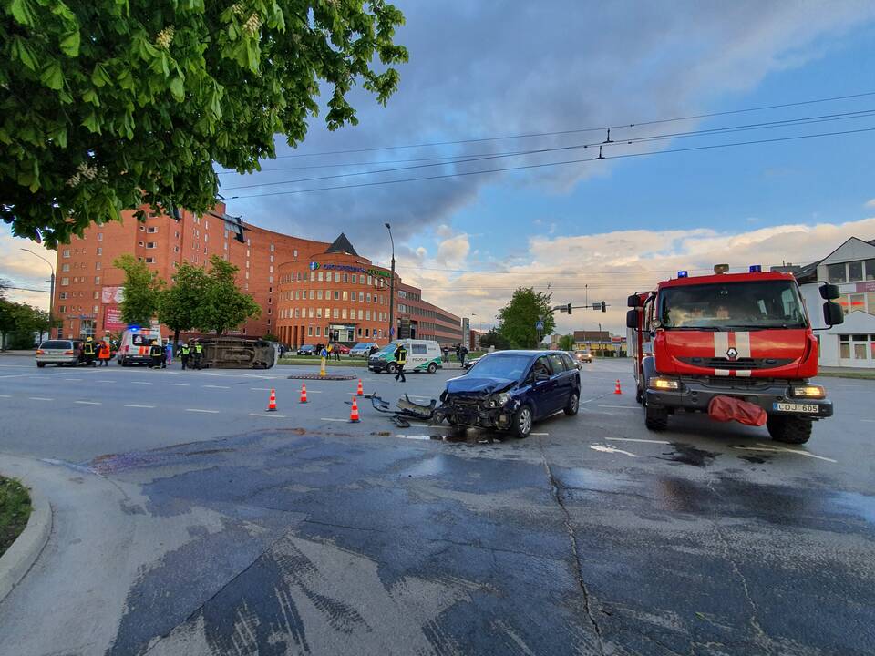 Į avariją Kaune pateko greitosios pagalbos automobilis