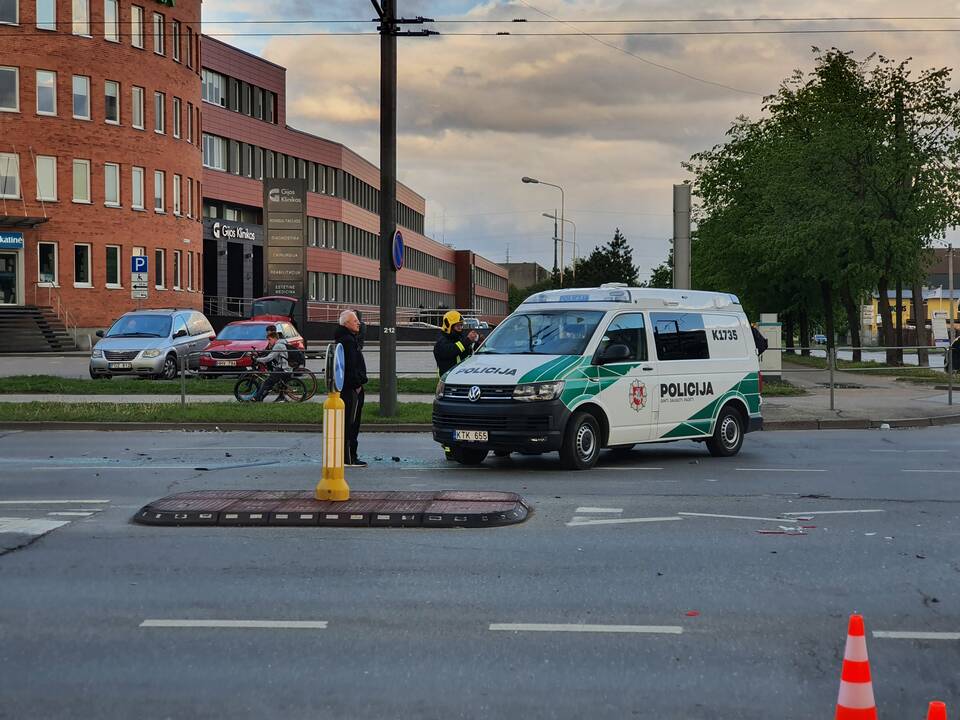 Į avariją Kaune pateko greitosios pagalbos automobilis