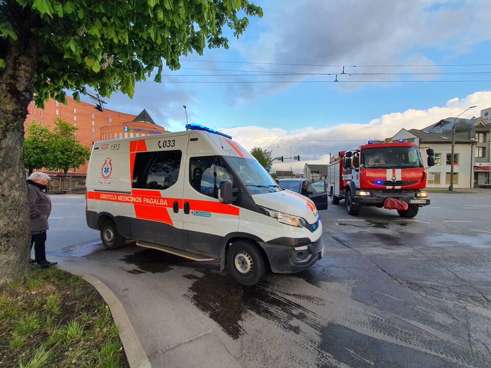 Į avariją Kaune pateko greitosios pagalbos automobilis