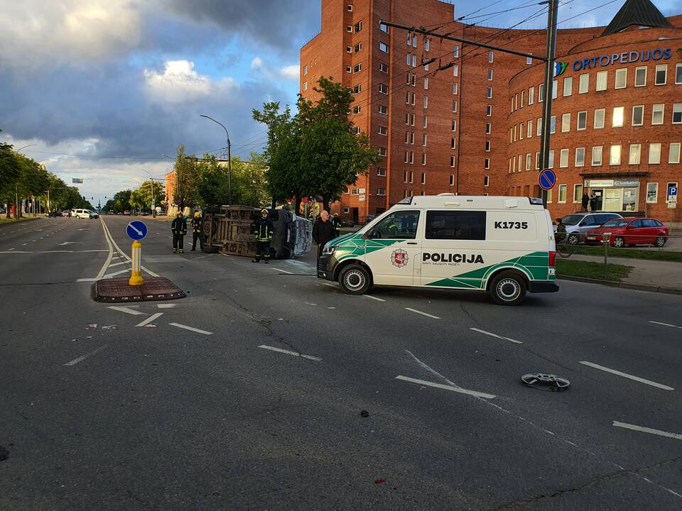 Į avariją Kaune pateko greitosios pagalbos automobilis