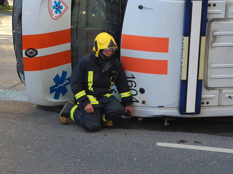 Į avariją Kaune pateko greitosios pagalbos automobilis
