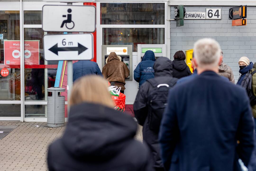 Bankomatuose – įprastas grynųjų pinigų lygis