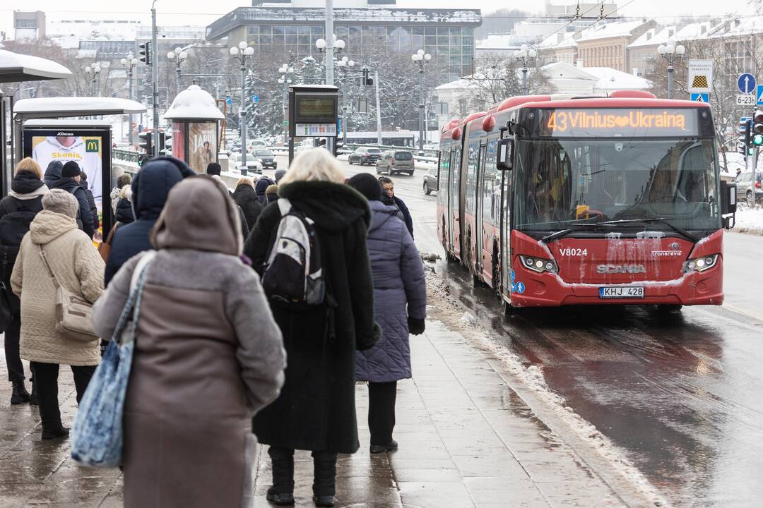 Kritikuoja sostinės valdžios užmojus branginti viešojo transporto bilietus