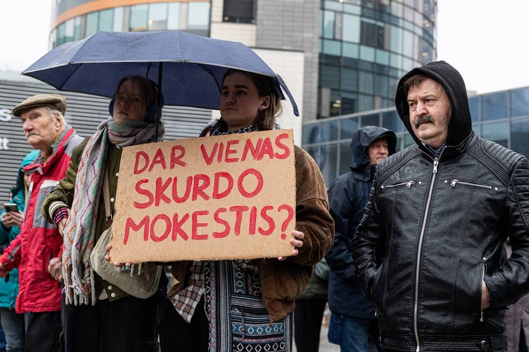 Vilniuje – protestas prieš planus kelti viešojo transporto bilietų kainas