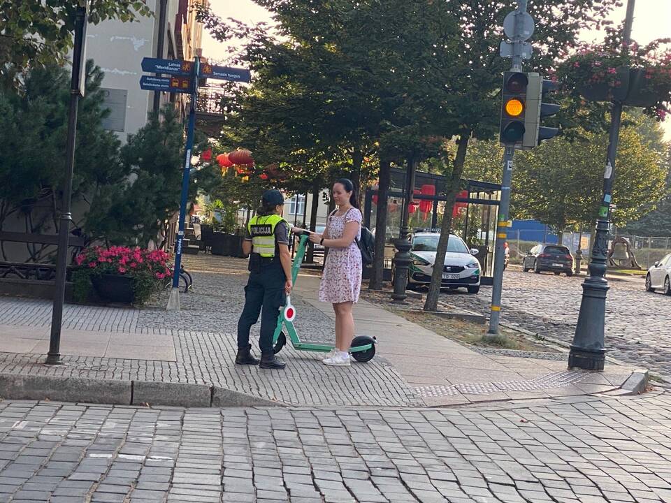 Klaipėdoje policininkai drausmino paspirtukininkus, dviratininkus ir pėsčiuosius