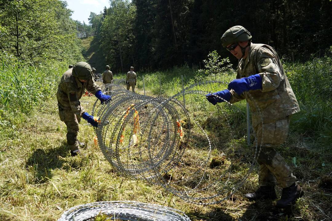 Ukraina parūpins migrantų antplūdį patiriančiai Lietuvai spygliuotos vielos