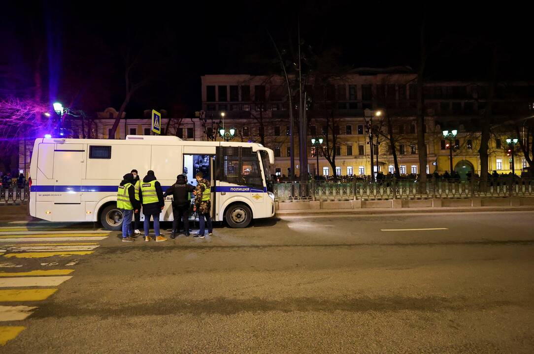 Rusijoje per karo priešininkų protestus sulaikyta daugybė žmonių