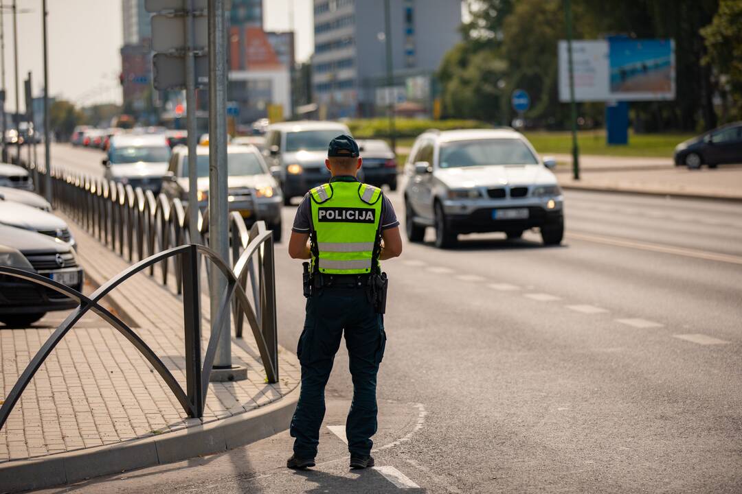 Klaipėdoje už A juostos reikalavimų pažeidimus kasmet nubaudžiama tūkstančiai vairuotojų