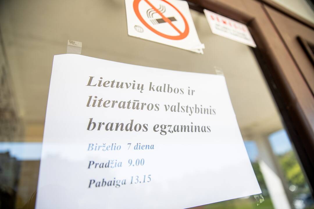 Lietuvių kalbos egzaminas praėjo sklandžiai, pažeidimų nenustatyta