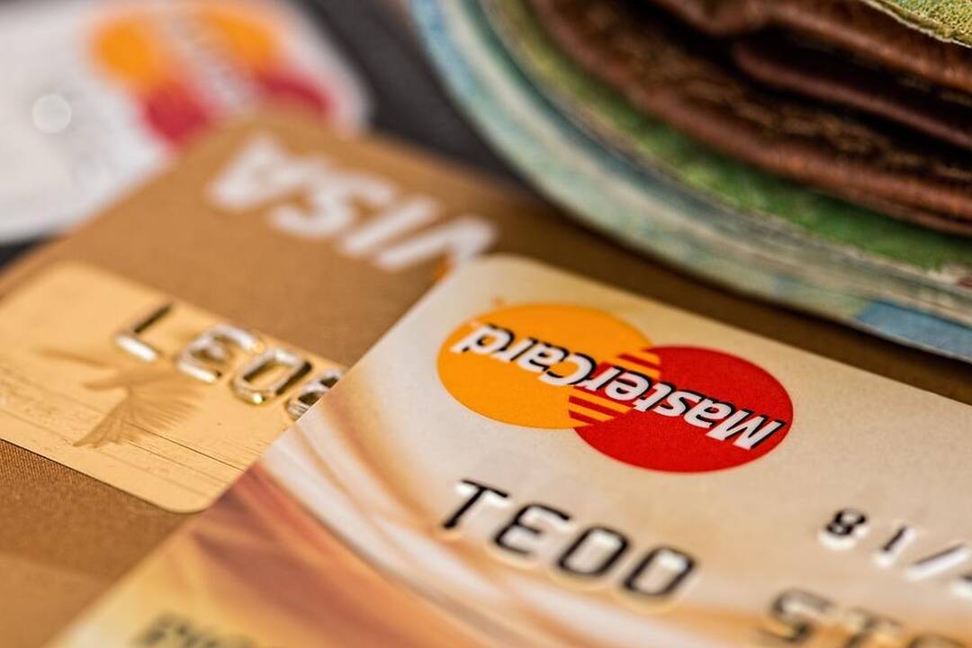Elektroniniai atsiskaitymai: estai ir vėl aplenkė lietuvius