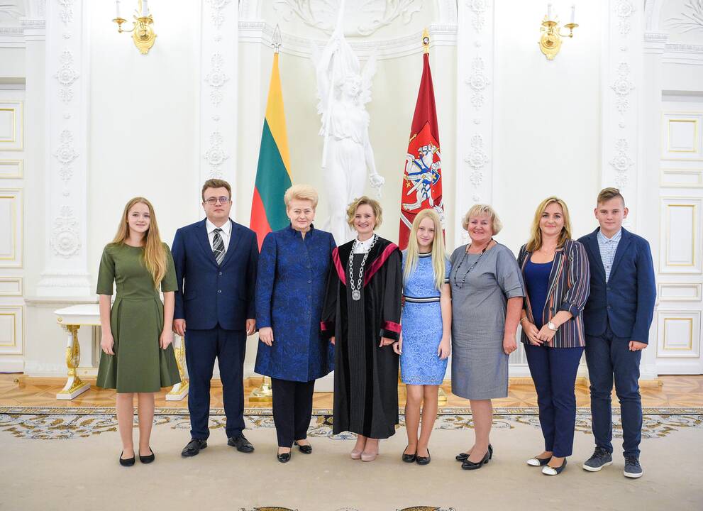 Šalies vadovė priėmė teisėjų priesaikas