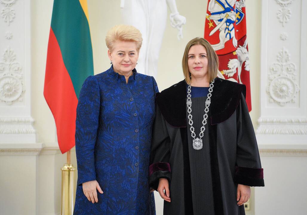 Šalies vadovė priėmė teisėjų priesaikas