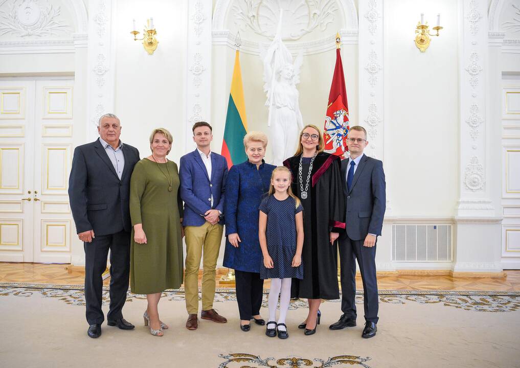 Šalies vadovė priėmė teisėjų priesaikas