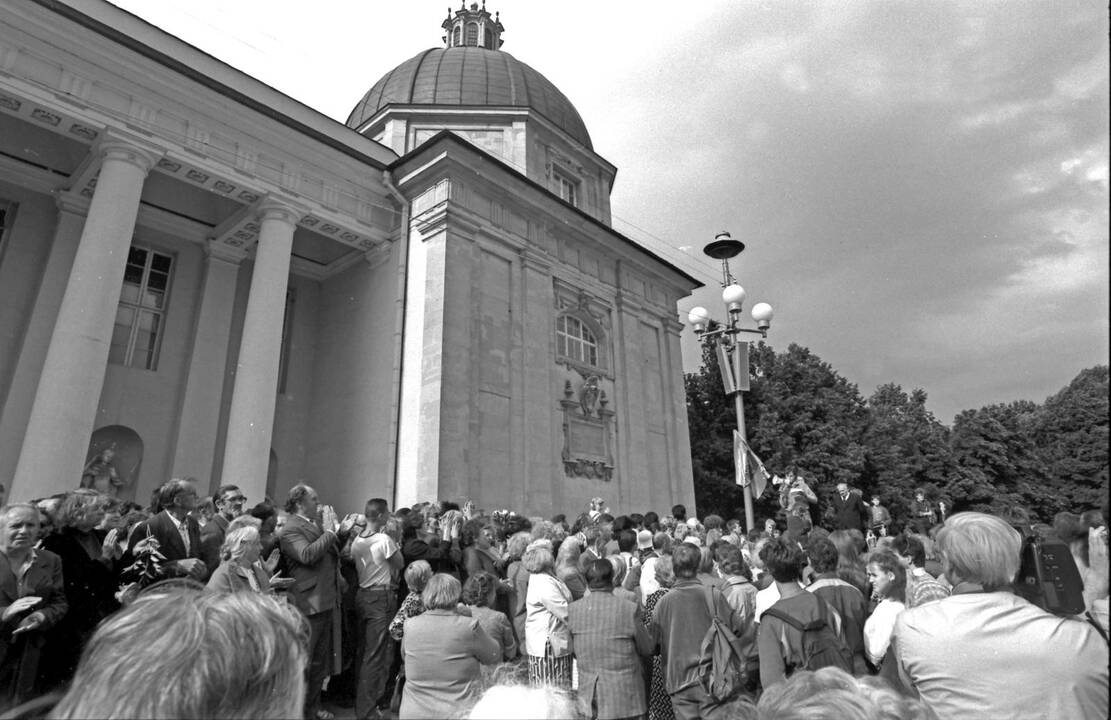 Lietuvos laisvės lygos mitingas Vilniaus Katedros aikštėje, 1988 m.