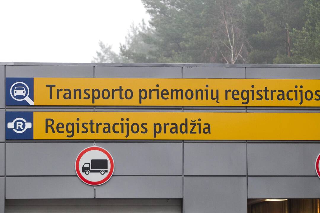 Bandė įregistruoti ieškomą priekabą