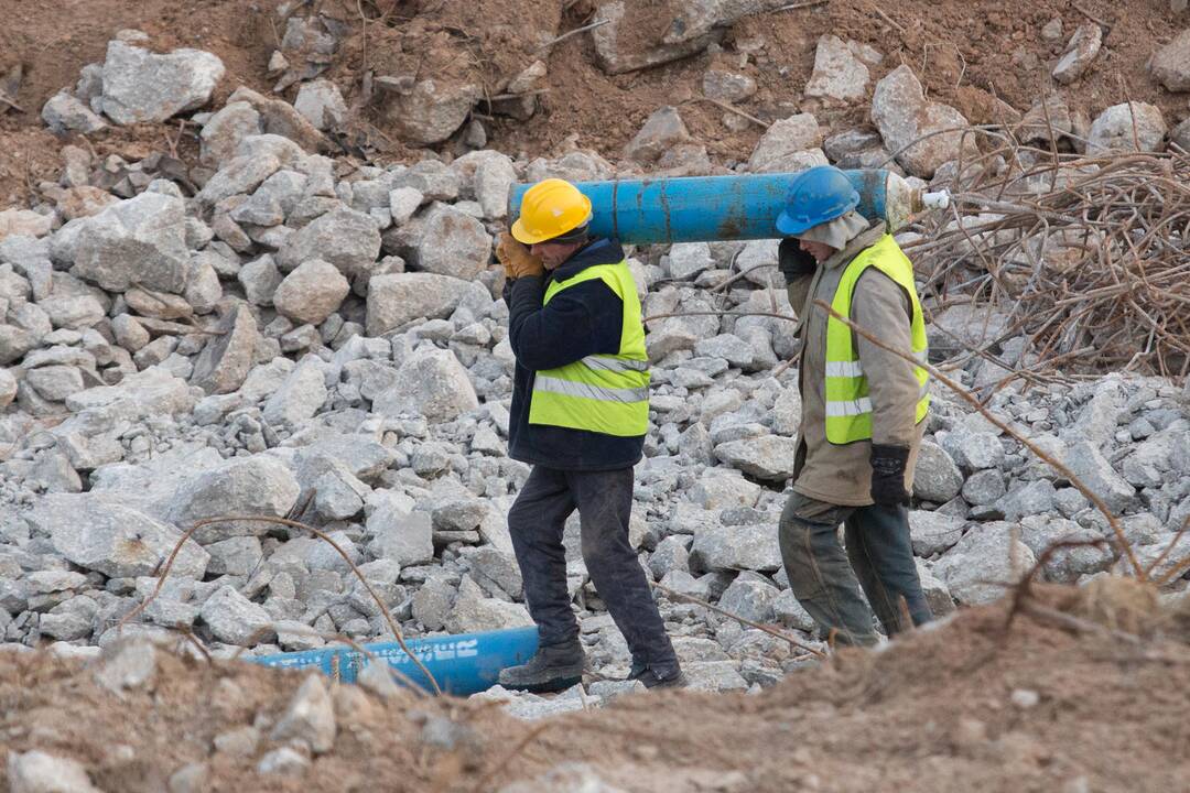 Išnaudojimas darbe: lietuviai bėga, bet jų vietas užima imigrantai