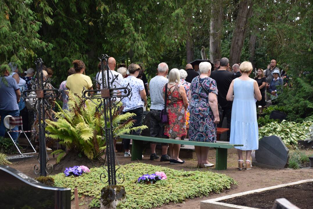 Tradicija: evangelikai liuteronai į kapines bendrai maldai susirenka kartą per metus, dažniausiai vasarą.