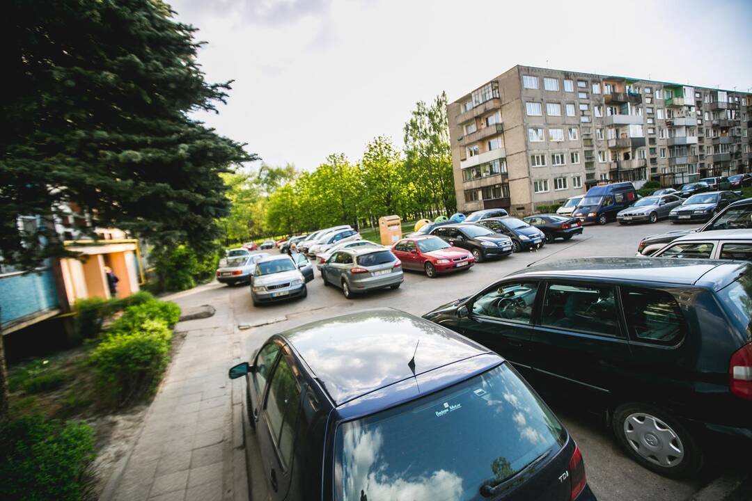 Kaip apriboti svetimų automobilių parkavimą kieme?