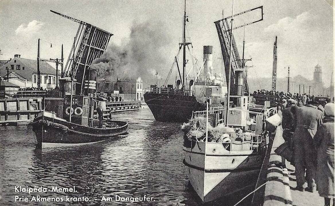 Laivyba: garlaiviai ir pakeliamas tiltas Dangėje apie 1935 m.