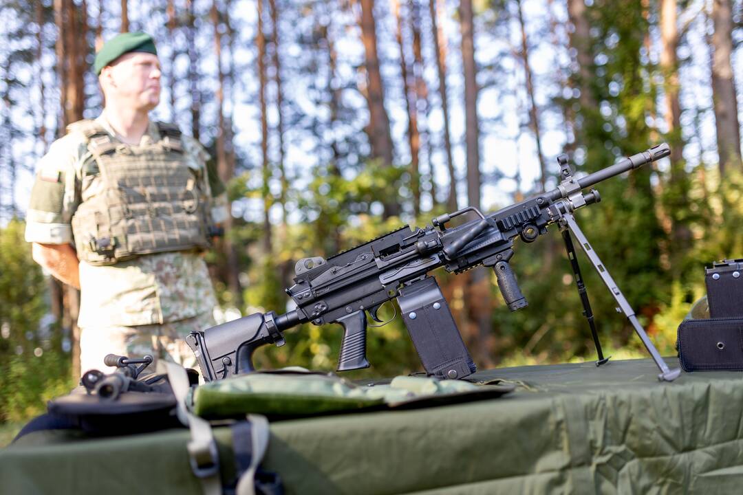 Valstybės sienos apsaugos tarnybos gaunamos ginkluotės pristatymas