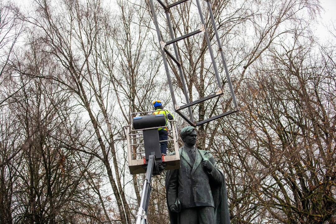 Vilniuje nukeltas P. Cvirkos paminklas