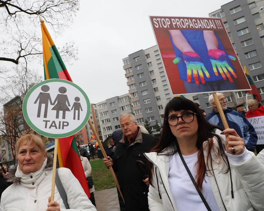 Prie LRT susirinko mitinguotojai