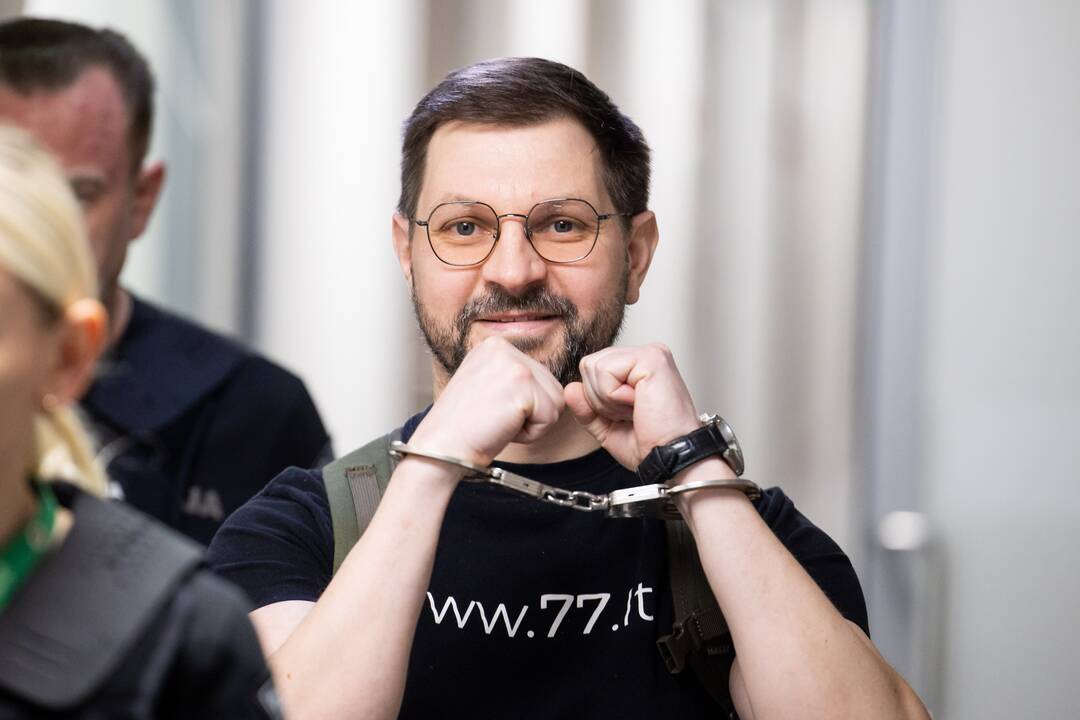 Celofanas: prokuroras man smūgiavo į galvą su portfeliu