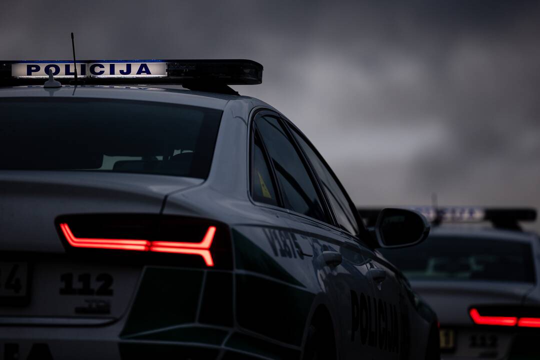 Sostinėje neblaivus vairuotojas susidūrė su dviem automobiliais