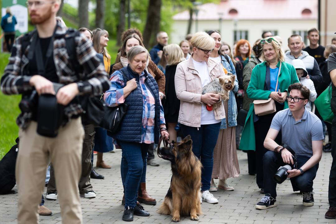  Parodos, skirtos šunų istorijai, atidarymas