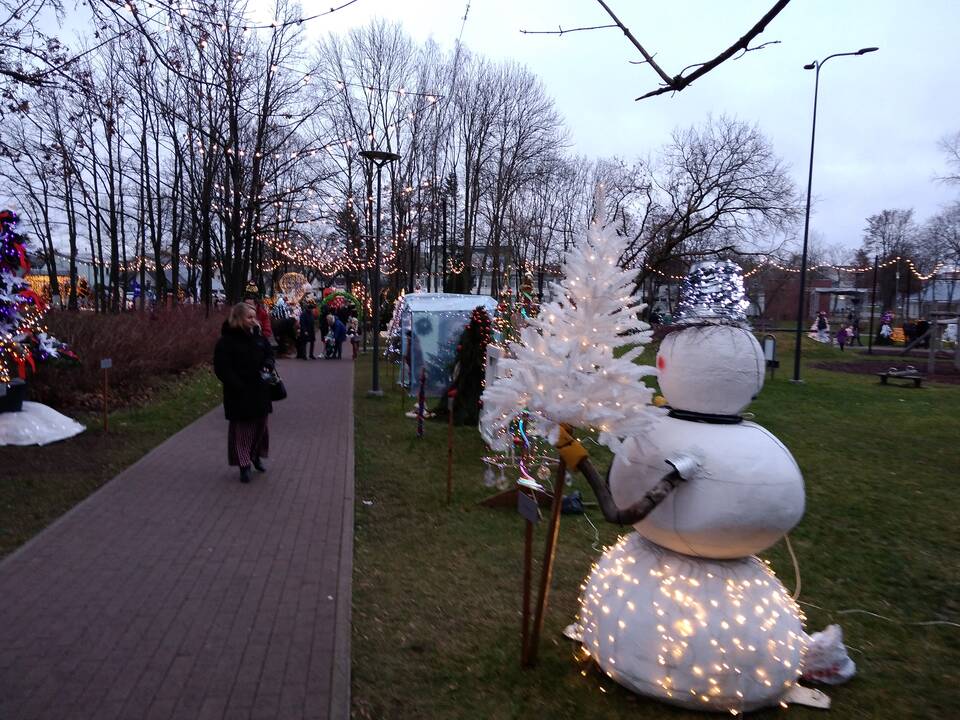 Jonavos Kalėdinių eglučių miestelis