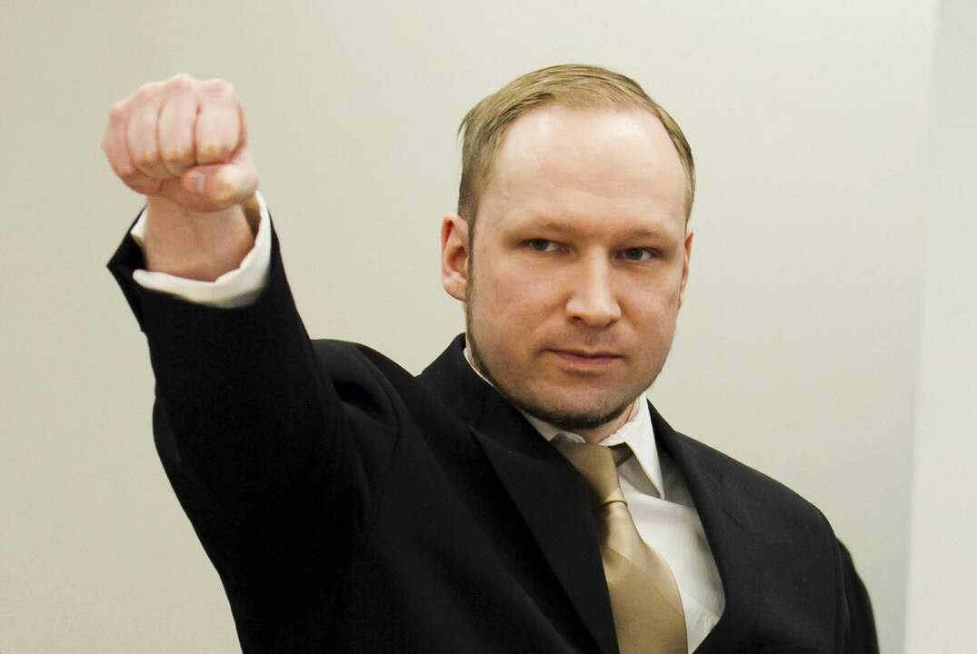 Šaltakraujis žudikas Breivikas atsiprašė motinos, kad sugriovė jos gyvenimą