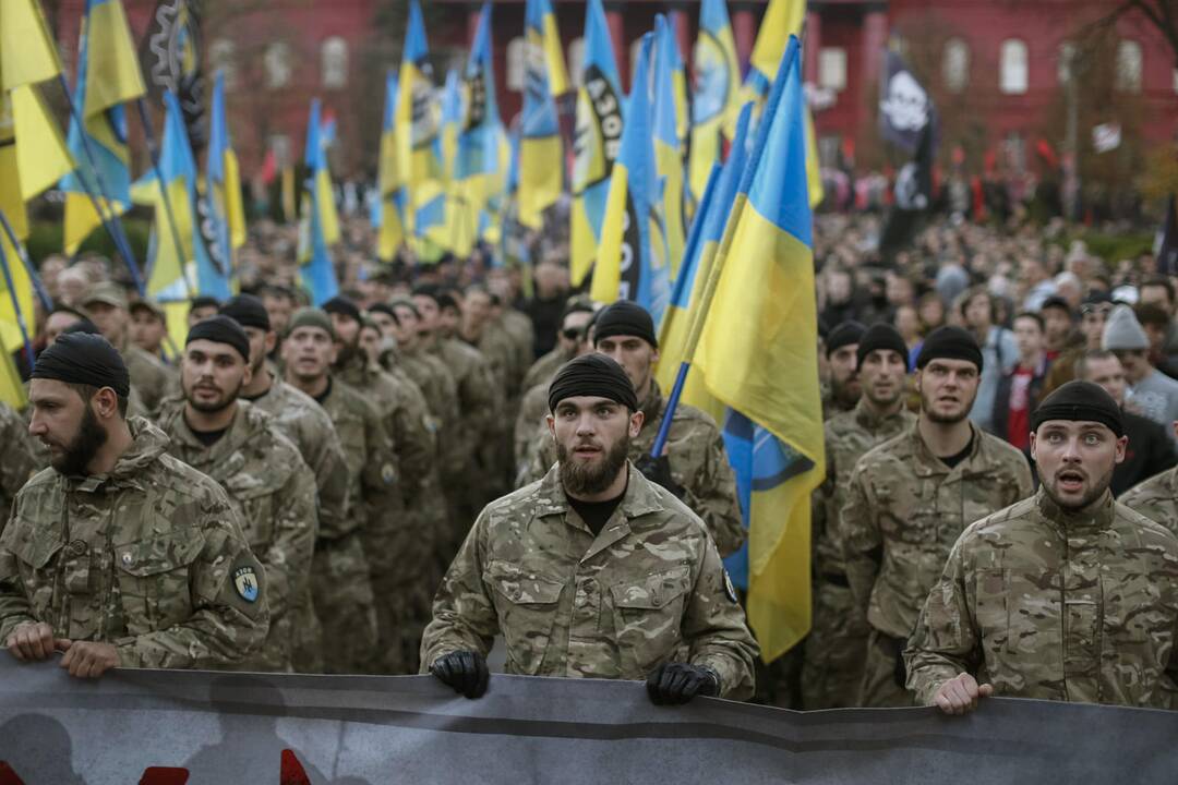 Ukrainoje „Pravyj sektor“ ir batalionas „Azov“ surengė eitynes