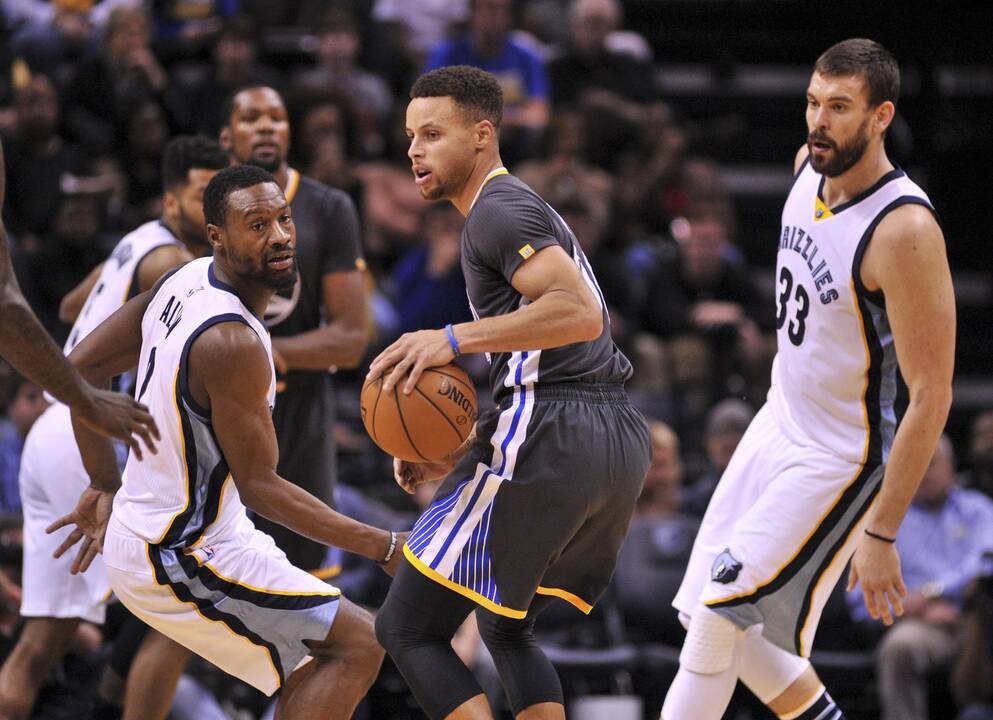 Įsibėgėję „Grizzlies“ krepšininkai sudorojo „Warriors“